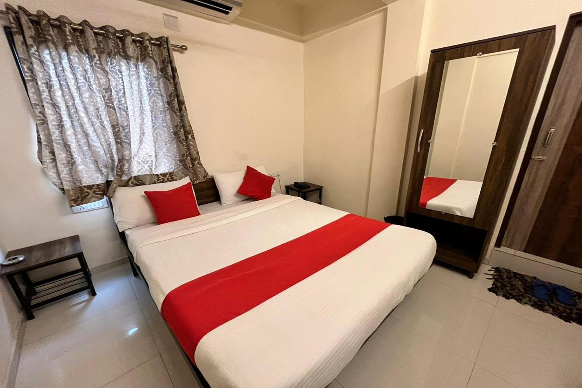Hotel Kalyan Palace Watuwa Exterior foto